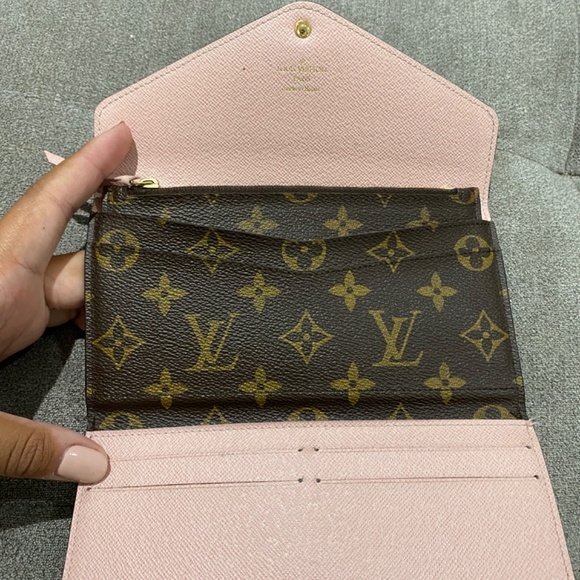 Louis Vuitton Wallet - Picture 2 of 4